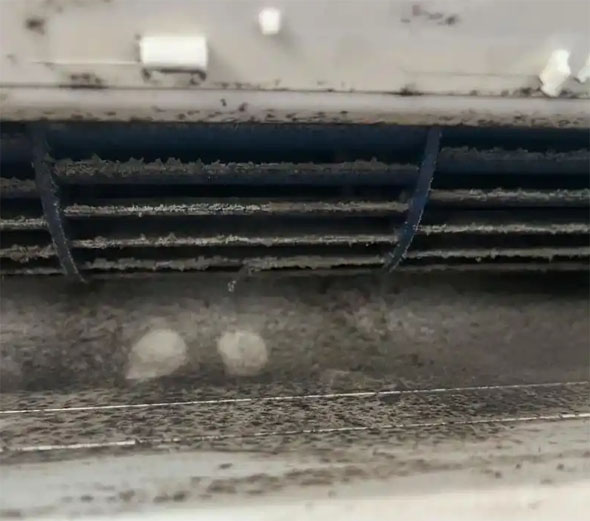 南宁市空调吹的风有股烧焦味是怎么回事